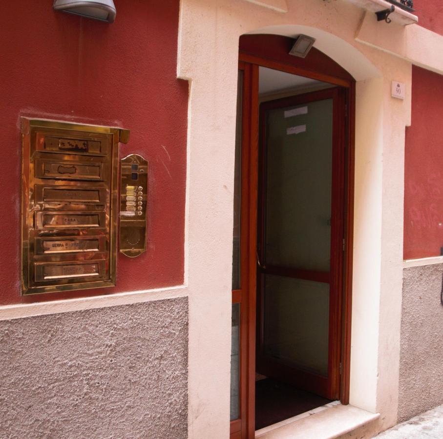 Apartamento Right House - Characteristic Marina District Cagliari Exterior foto